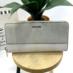 Coach Cream and Black Patterned Zipper Wallet